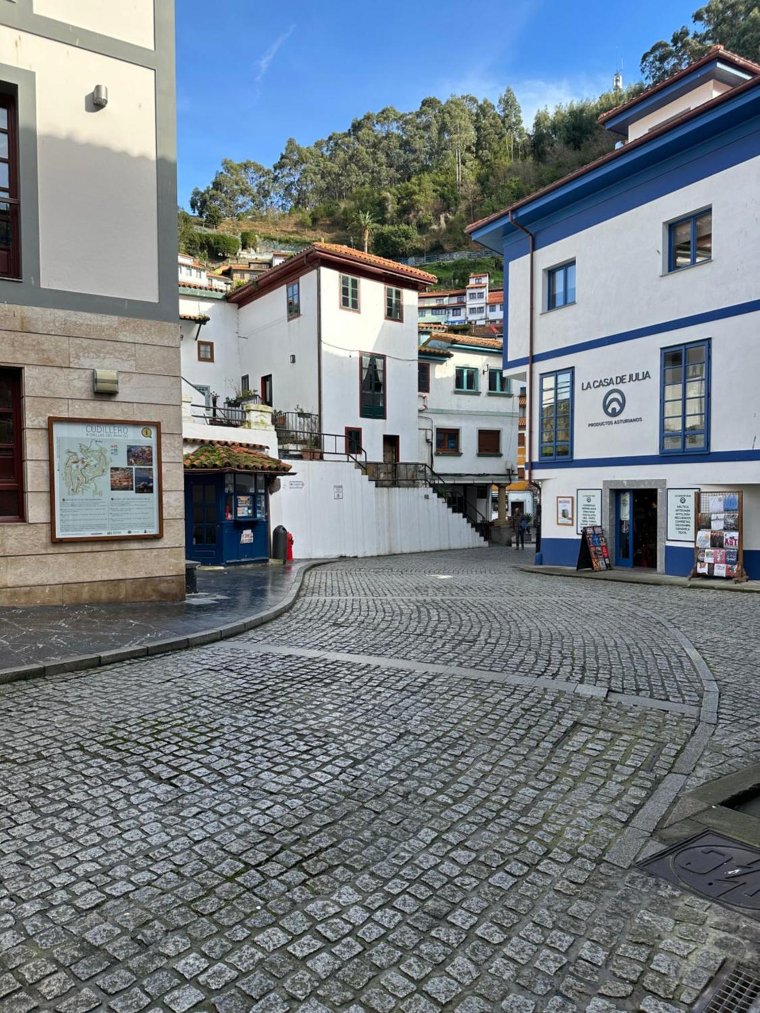 Apartamentos Urbanin I Plaza Ayuntamiento Cudillero Exterior photo